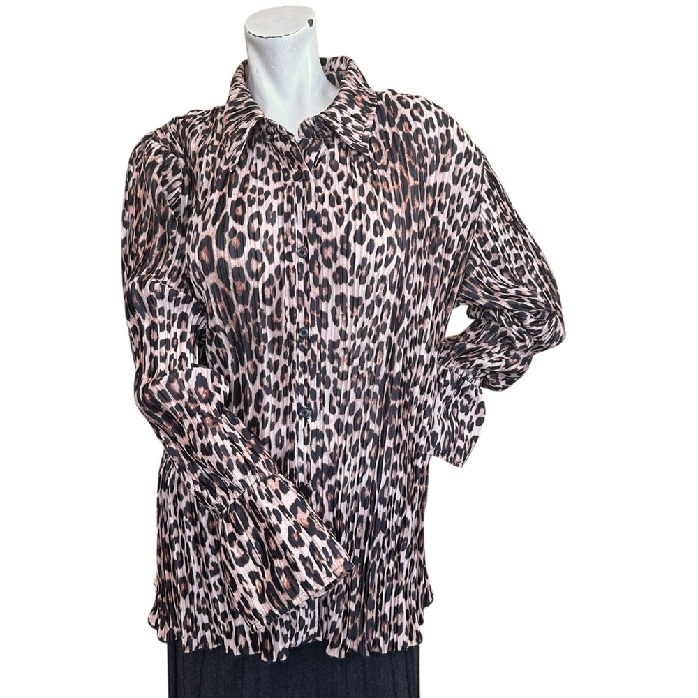 Good American Leopard Print Oversized Pleated Flare Sleeve Button Down Shirt 1/2